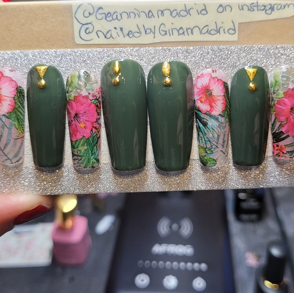 Press on nails